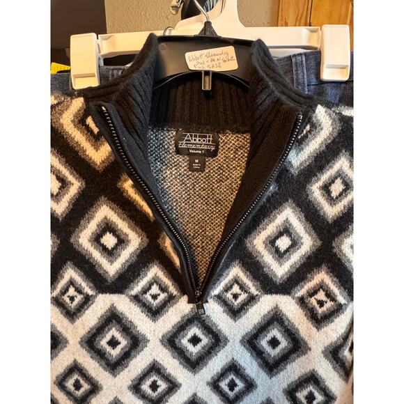 Abbott Elementary Teacher’s Edition ¾ Zip Sweater – Size M – Black Ivory Diamond - Picture 7 of 11